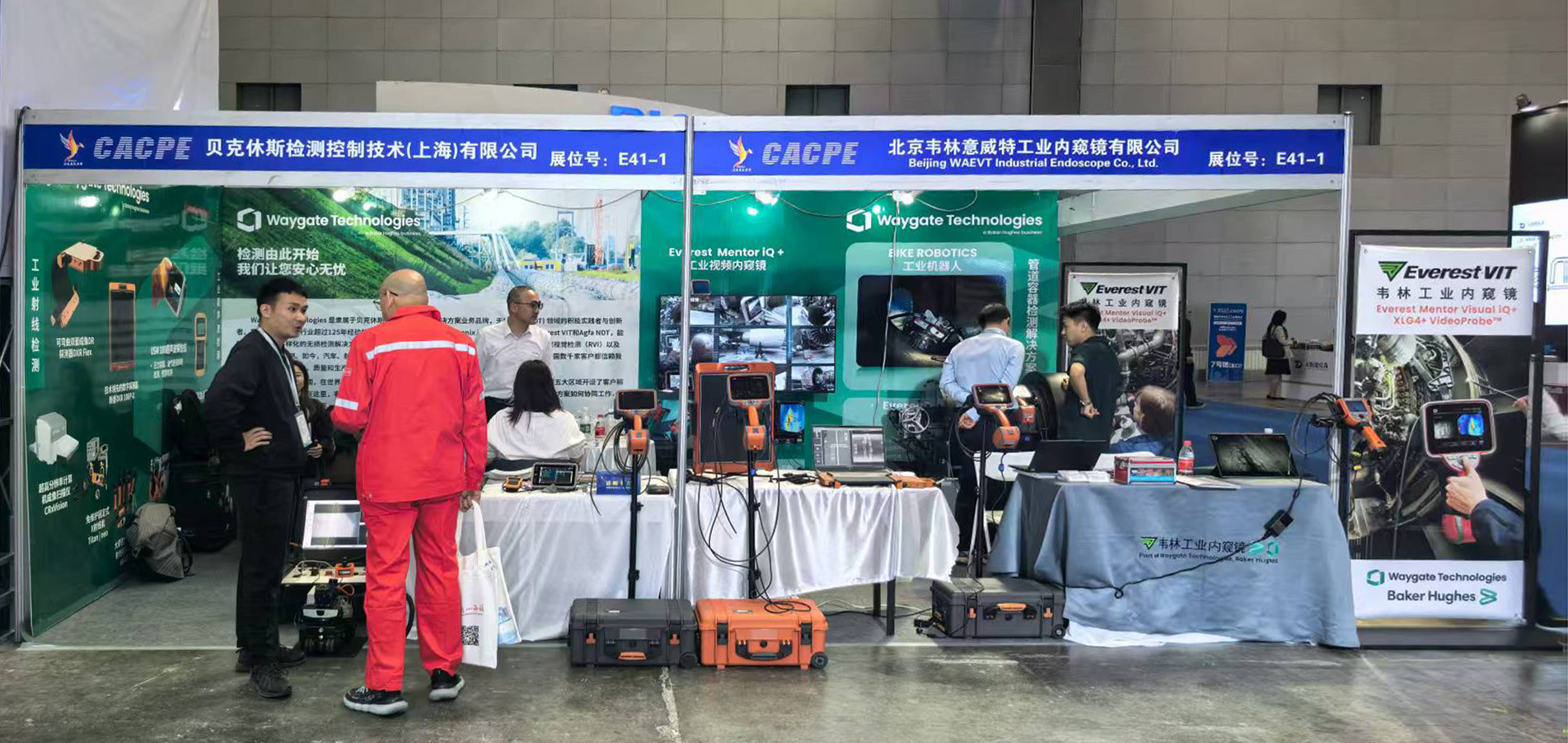 眾多石油化工客戶在聯(lián)合展臺(tái)駐足交流